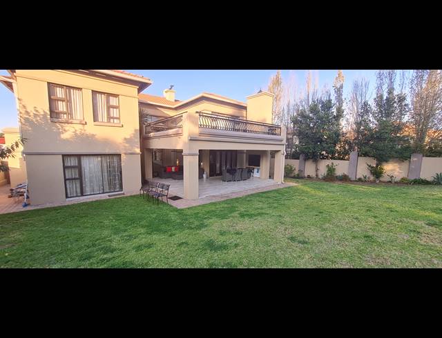 4 BEDROOM GOLF ESTATE FOR SALE IN BLUE VALLEY GOLF ESTATE